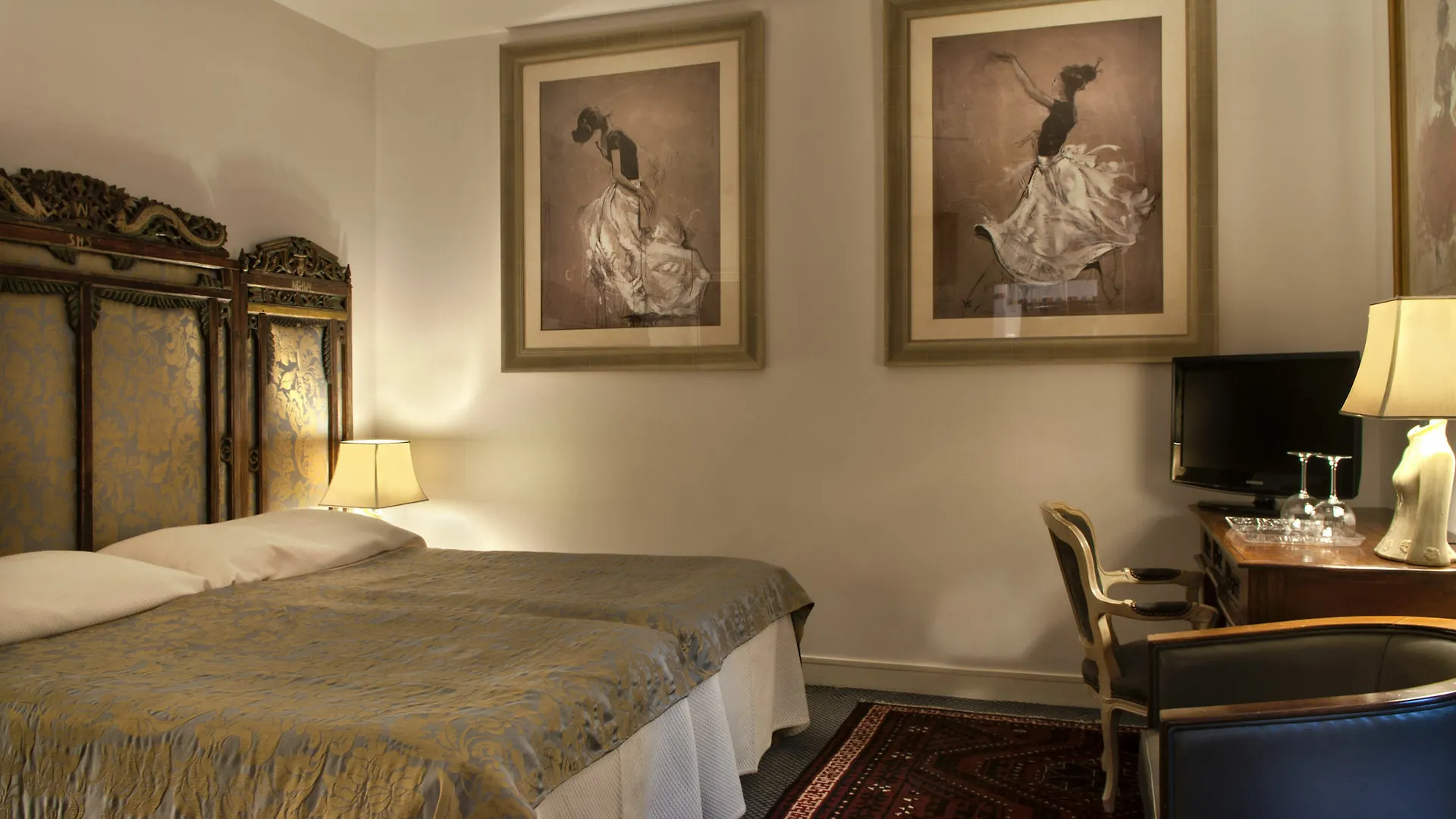 Nicolo - Tour Eiffel Hotel